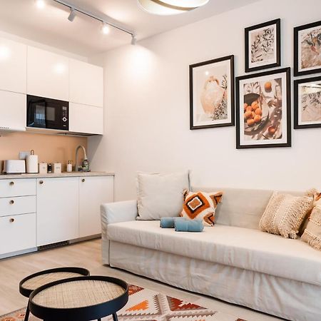 Wola Cosy White Apartment Варшава Екстер'єр фото