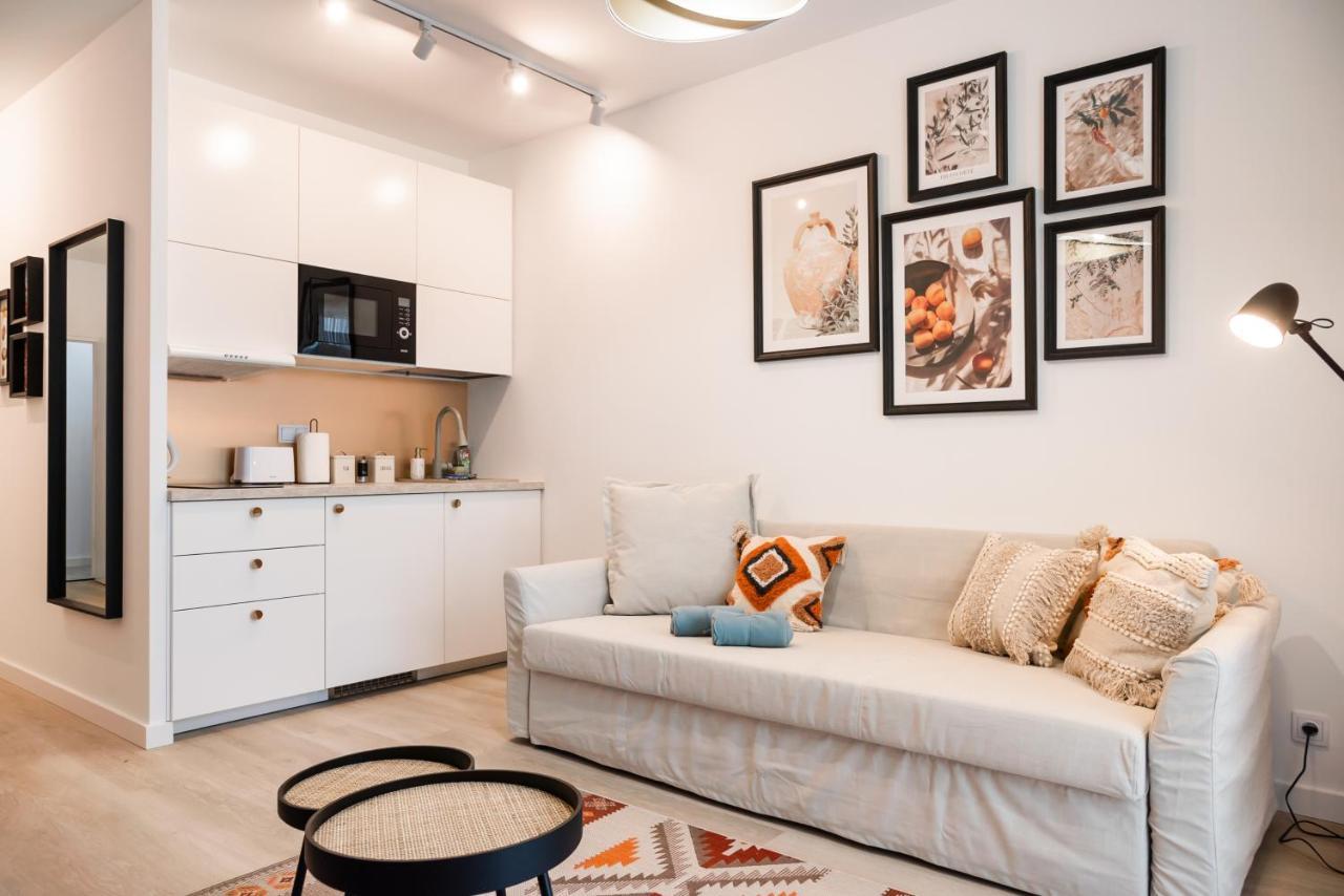 Wola Cosy White Apartment Варшава Екстер'єр фото