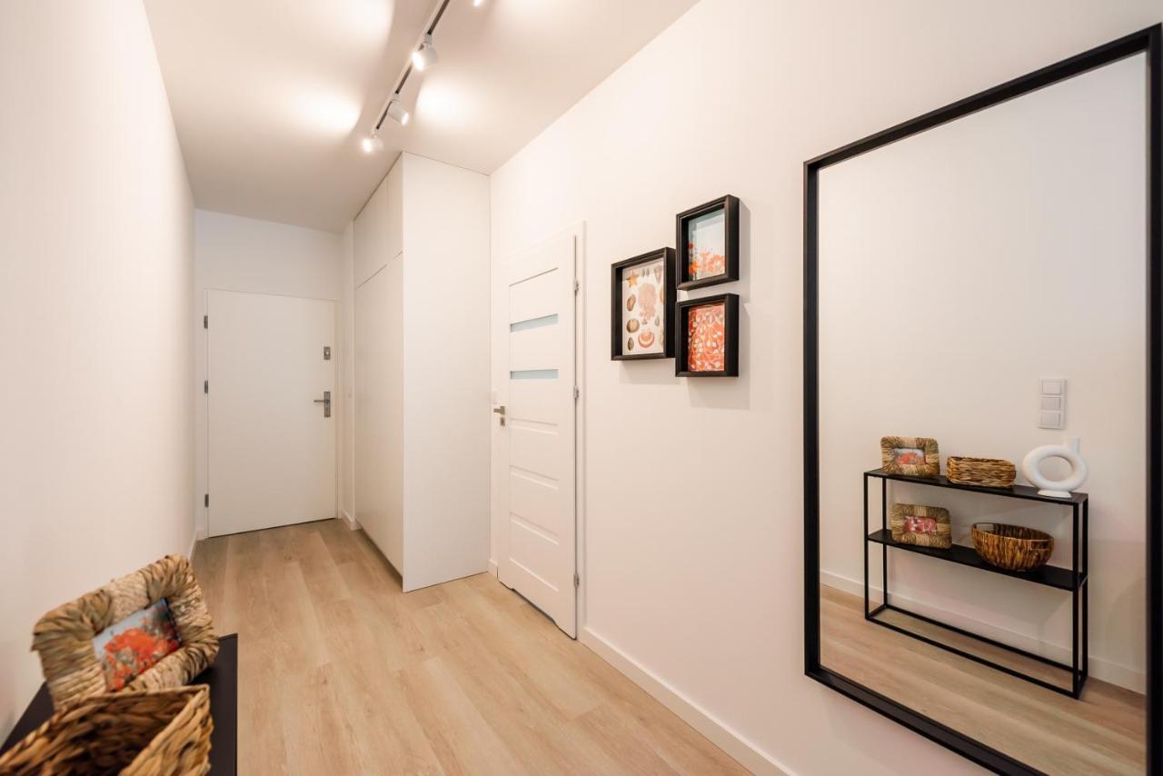 Wola Cosy White Apartment Варшава Екстер'єр фото