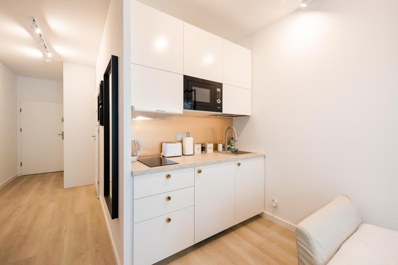 Wola Cosy White Apartment Варшава Екстер'єр фото